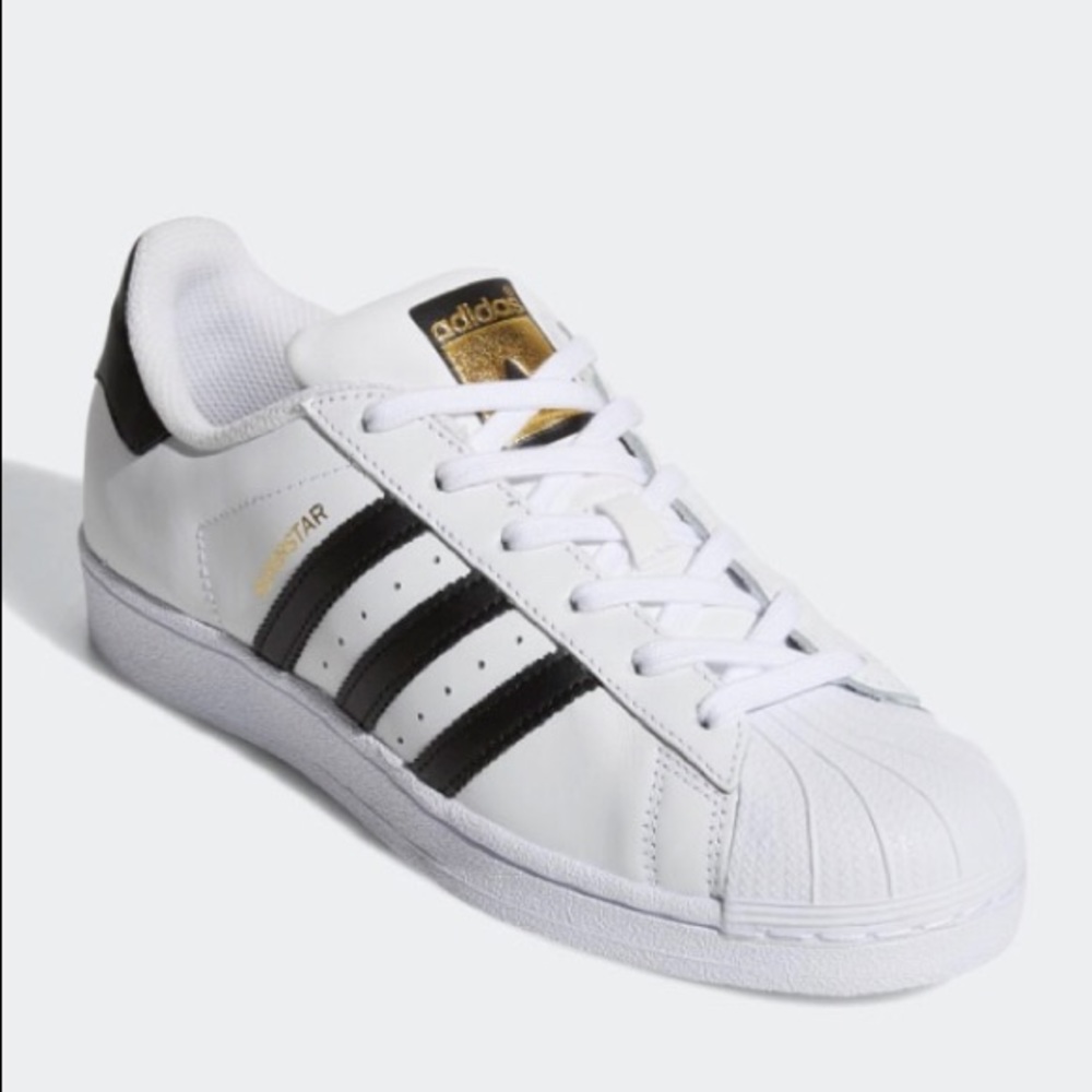 Women’s Adidas superstars